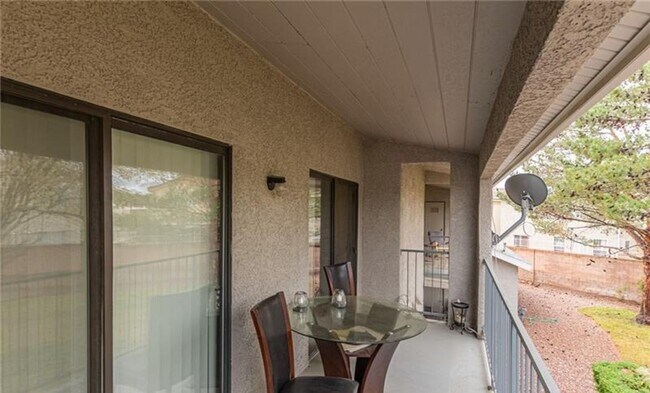 Building Photo - BEAUTIFULLY FURNISHED 2 BEDROOM CONDO