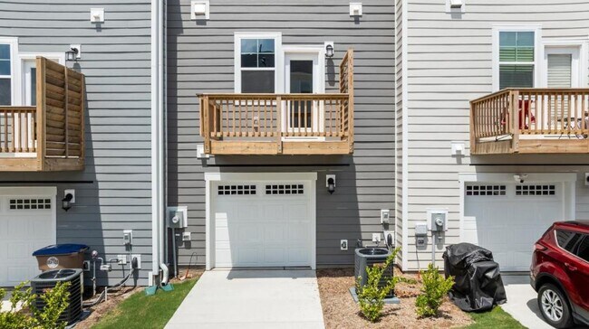 Building Photo - 720 Gimari Dr