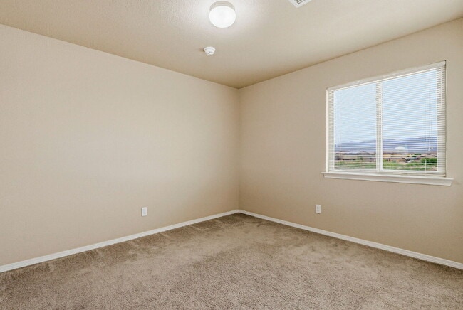 Building Photo - 2-story 3 bed 2.5 bath with loft home in Northeast El Paso
