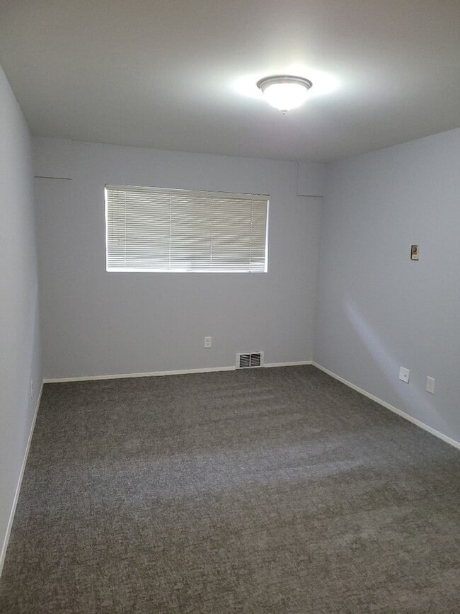 Building Photo - 2 Bed 1.5 Bath Condo Downtown Bellevue