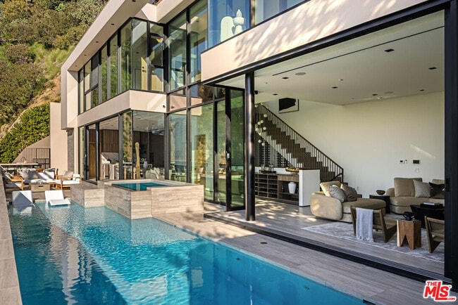 Building Photo - 8777 Hollywood Blvd