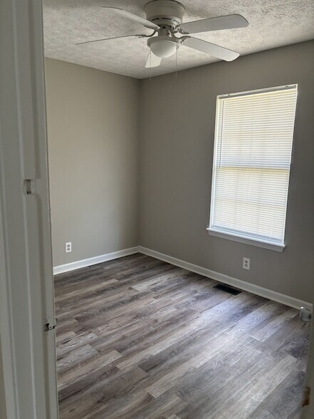 Building Photo - 641 Artic Ave