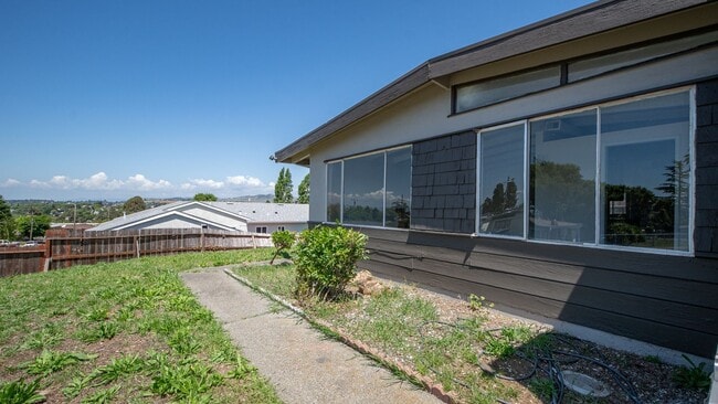 Building Photo - 202 Arguello Ave