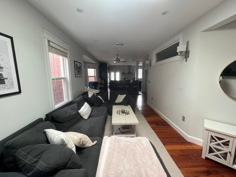 Building Photo - 733 E 3rd St