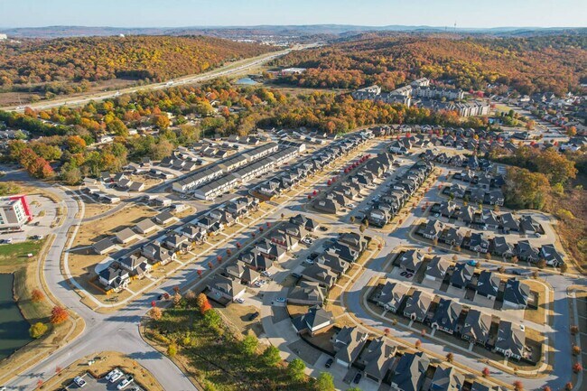 Building Photo - 2 Bedroom 2.5 Bath