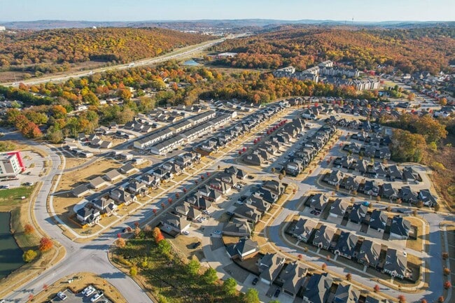 Building Photo - 2 Bedroom 2.5 Bath in Fayetteville!