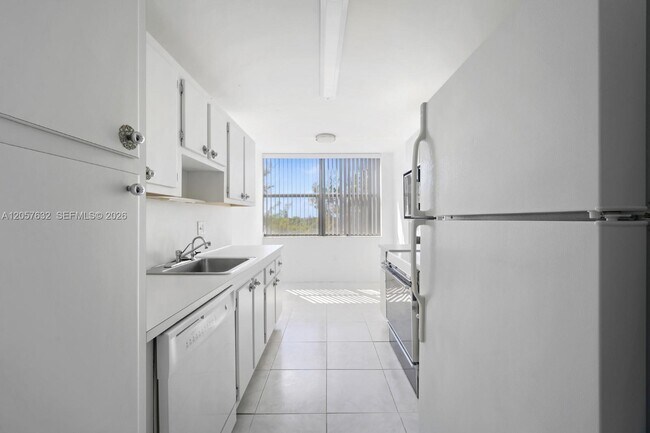 Building Photo - 1300 NE Miami Gardens Dr