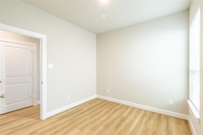 Building Photo - 1016 Tillman Ln