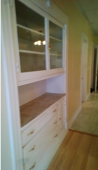 Building Photo - 1522 W Victoria St