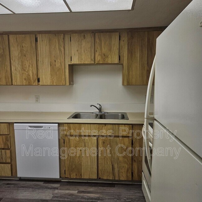 Building Photo - 6150 Whiskey Creek Dr