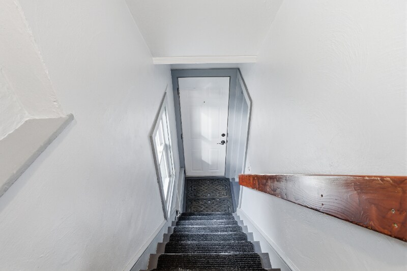 Building Photo - 2 Grandview St