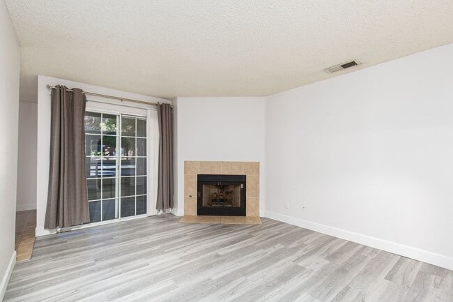 Building Photo - 3 Bedrooms Condo in a Guard Gated Summerlin Community