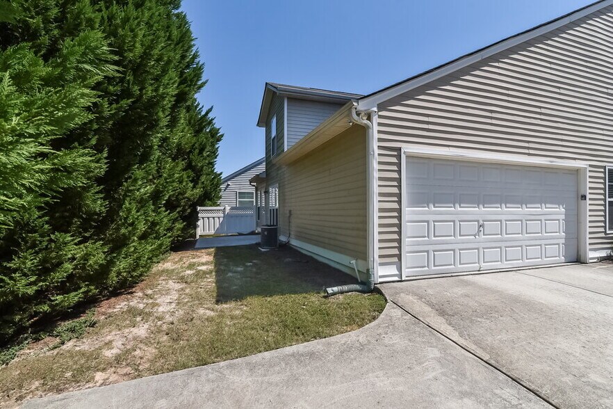 Building Photo - 3856 Pine Village Pl