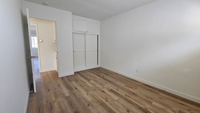 Building Photo - 210901