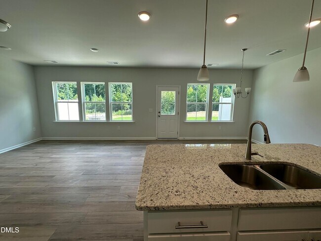 Building Photo - 531 Glen Clova Dr