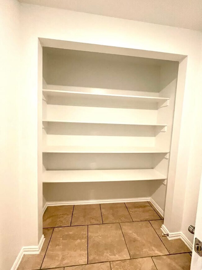 Building Photo - 914 Indian Plns Rd