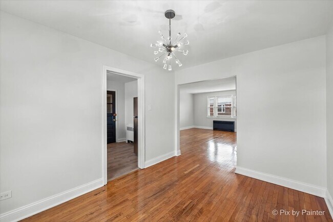 Building Photo - 2727 W Berwyn Ave