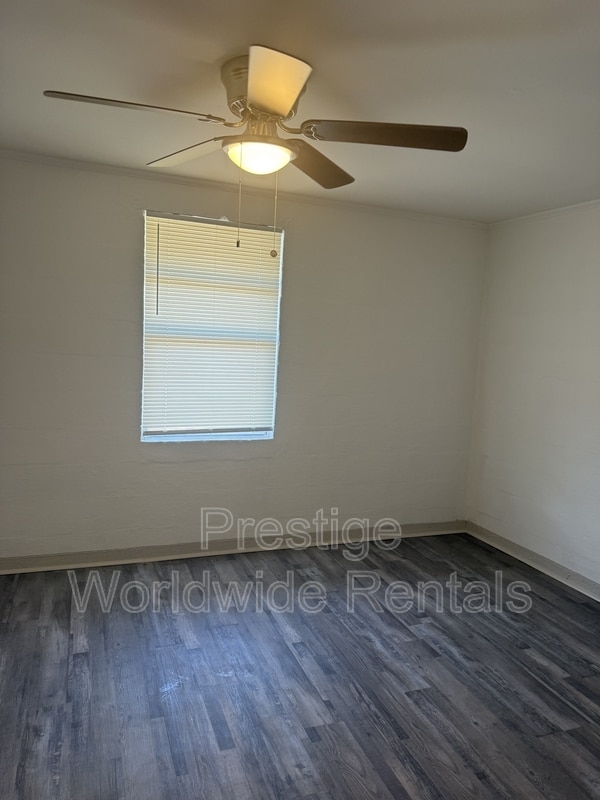 Building Photo - 106 Moore St