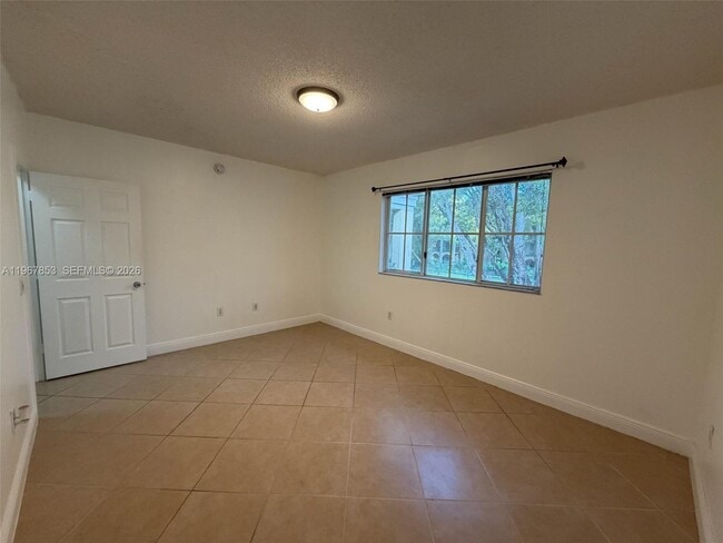 Building Photo - 2445 Centergate Dr