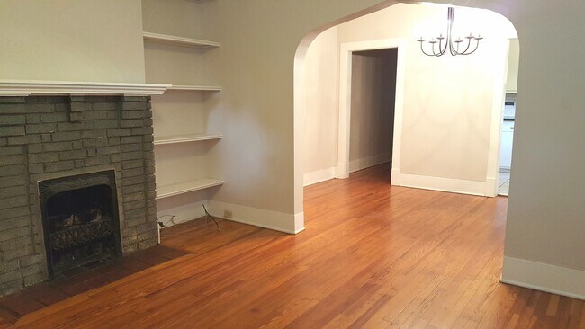 Building Photo - 1114 Russell St