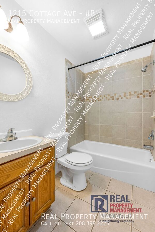 Building Photo - 1215 Cottage Ave