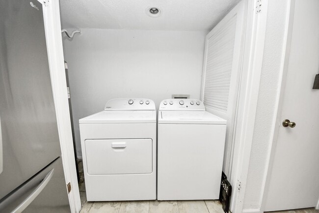 Building Photo - 10555 Turtlewood Ct