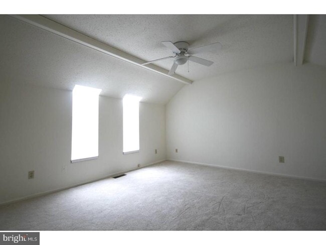 Building Photo - 4 Rampart Dr