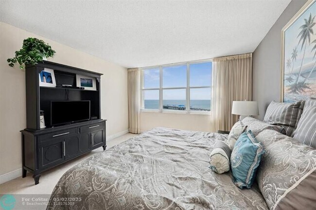 Building Photo - 328 N Ocean Blvd