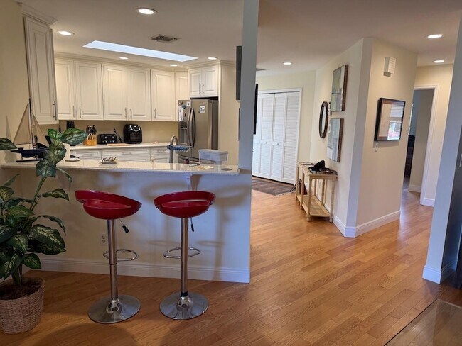 Building Photo - 6102 SE Landing Way