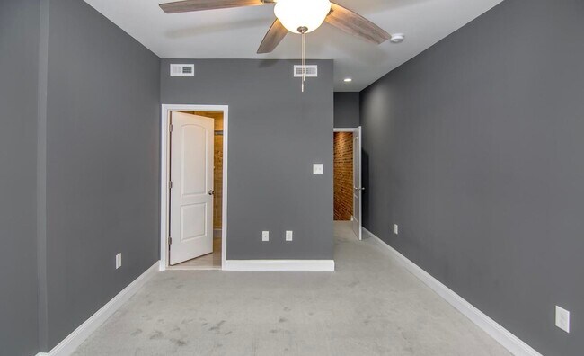 Building Photo - 119 S Conkling St