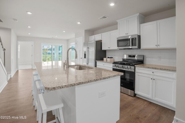 Building Photo - 3111 Edgehill Dr