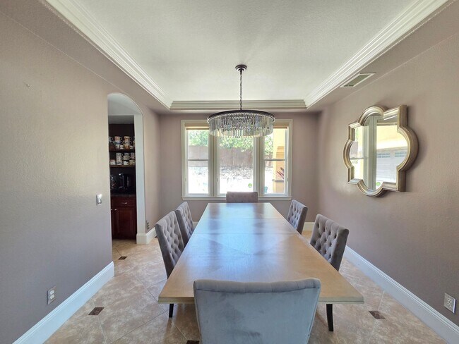 Building Photo - Large 4 Bedroom Home in Rolling Hills Ranch!