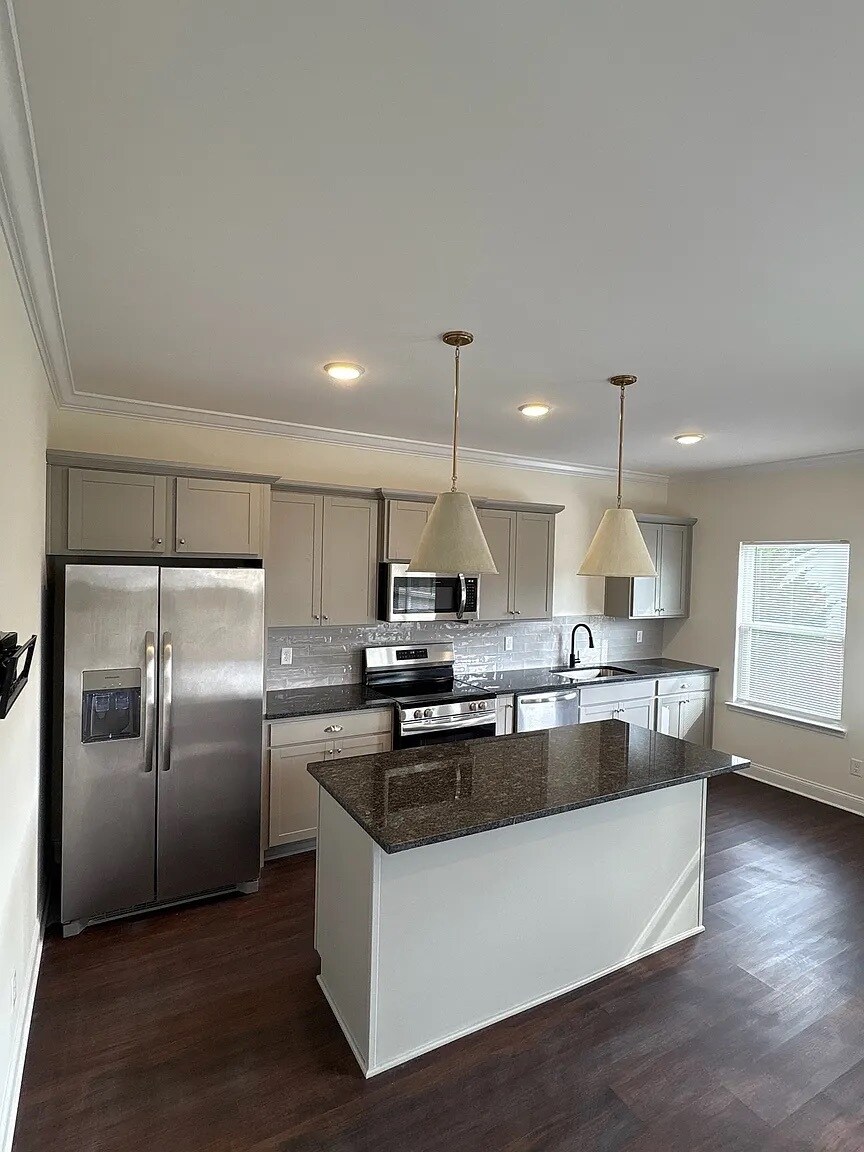 Building Photo - 5546 Stream Ln