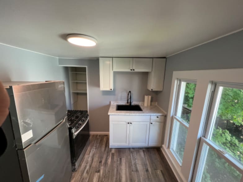 Building Photo - 82 Park Ave