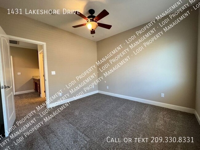 Building Photo - 1431 Lakeshore Dr