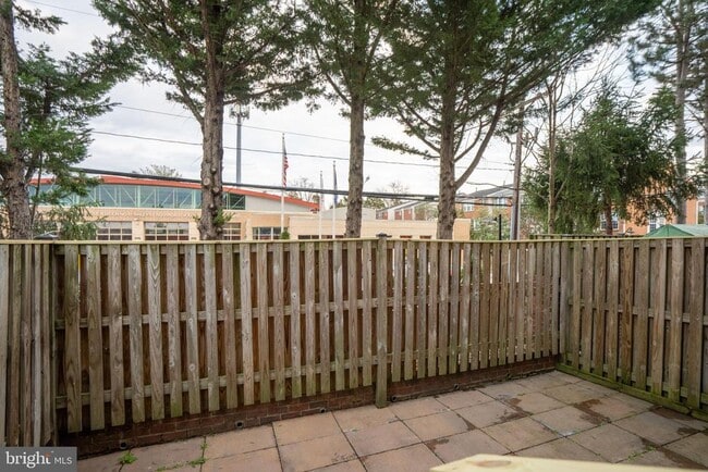 Building Photo - 6081 Madison Pointe Ct