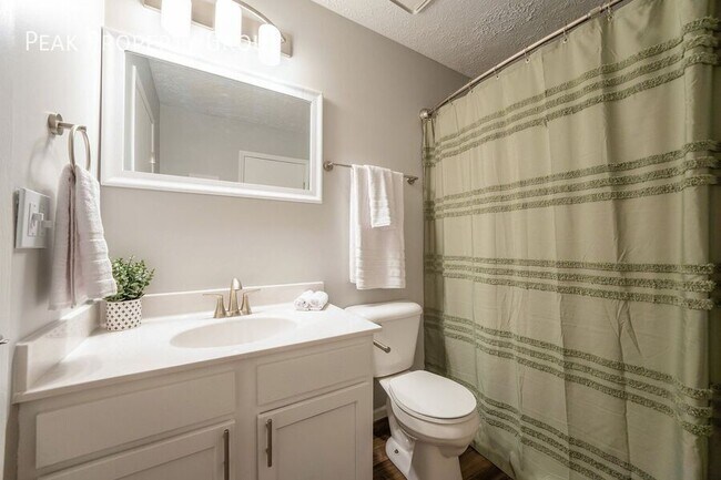 Building Photo - 3085 Griggsview Ct