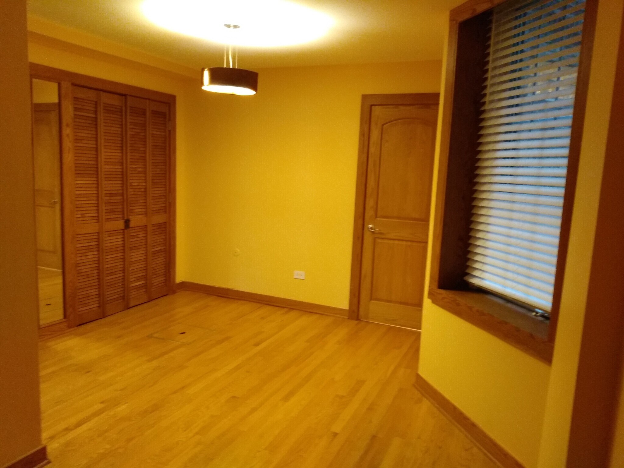 Building Photo - 1526 N La Salle Dr