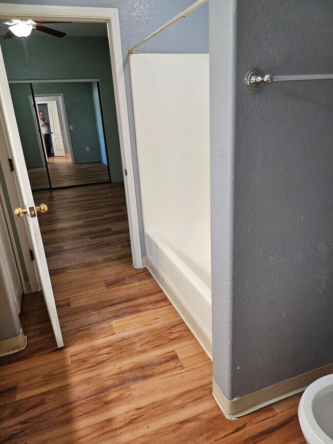 Building Photo - 2929 W Yorkshire Dr