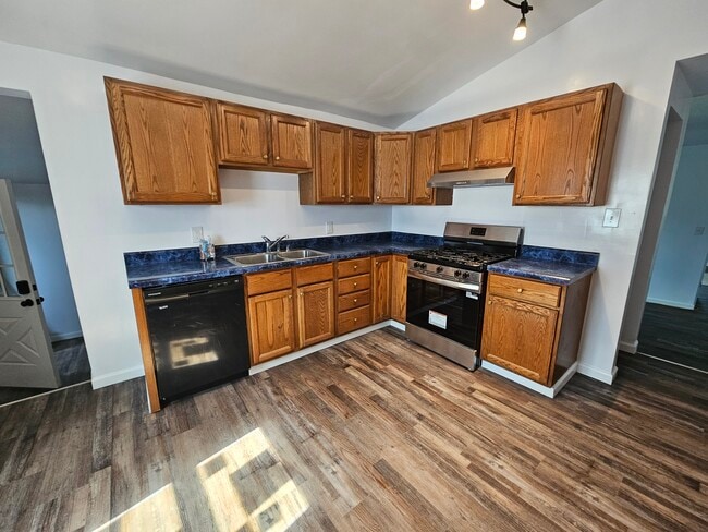 Building Photo - 3144 Bohem St