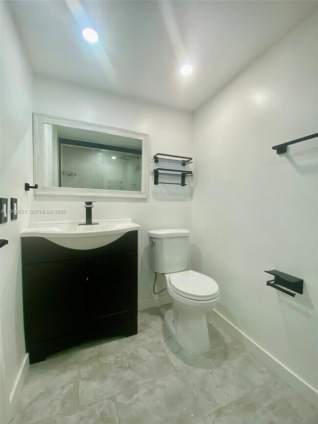 Building Photo - 8975 Palm Tree Ln