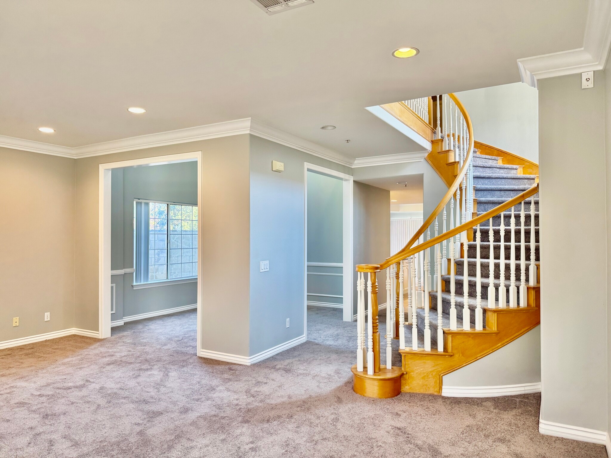 2 stories - 27 Hampton Ct