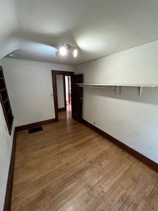 Building Photo - 935 Vilas Ave
