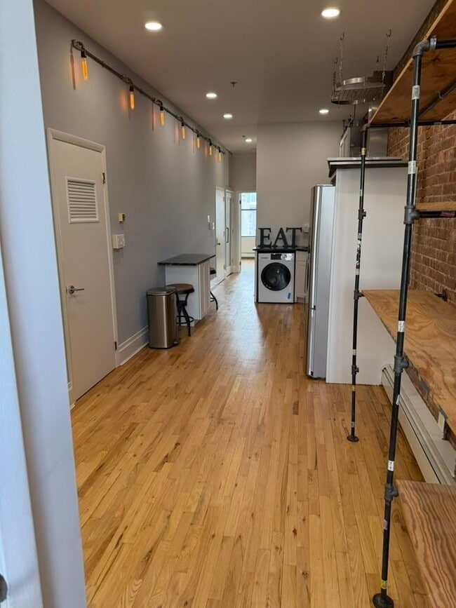 Building Photo - 805 Park Ave