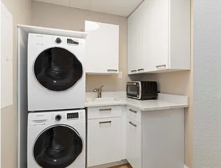 Building Photo - 750 N Tamiami Trl