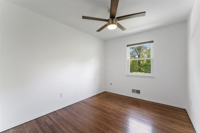 Building Photo - 25 Saxon Wood Rd