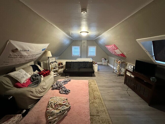 Building Photo - NT 224 Bosley NT