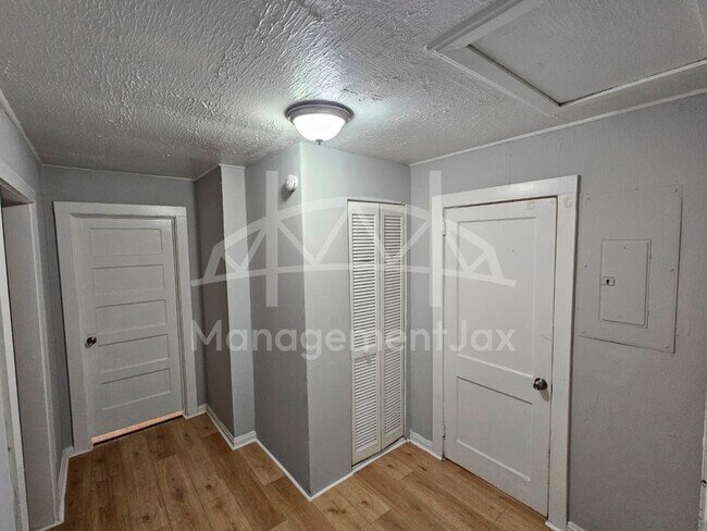 Building Photo - 2040 W 15th St