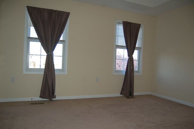 Building Photo - Liberty Square Townhouse with Upgrades!