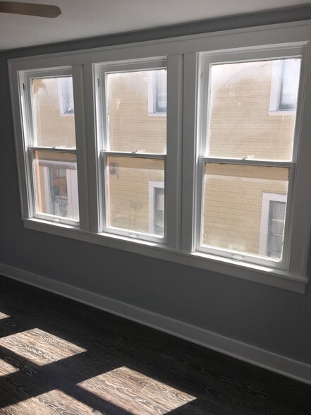 Building Photo - 506 E Guenther St